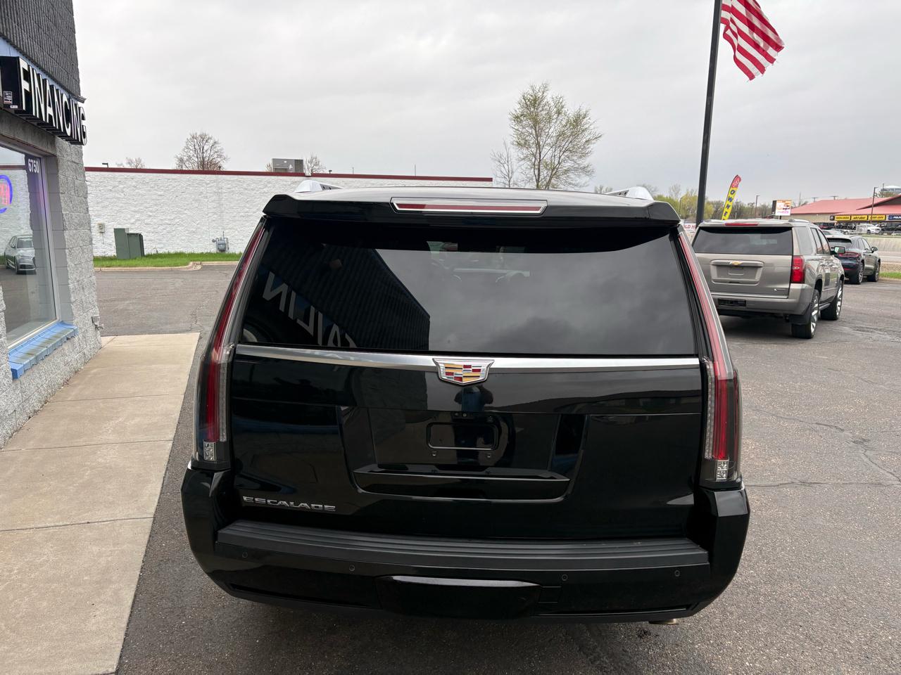 Cadillac Escalade ESV 4WD 4dr Premium Luxury 2017