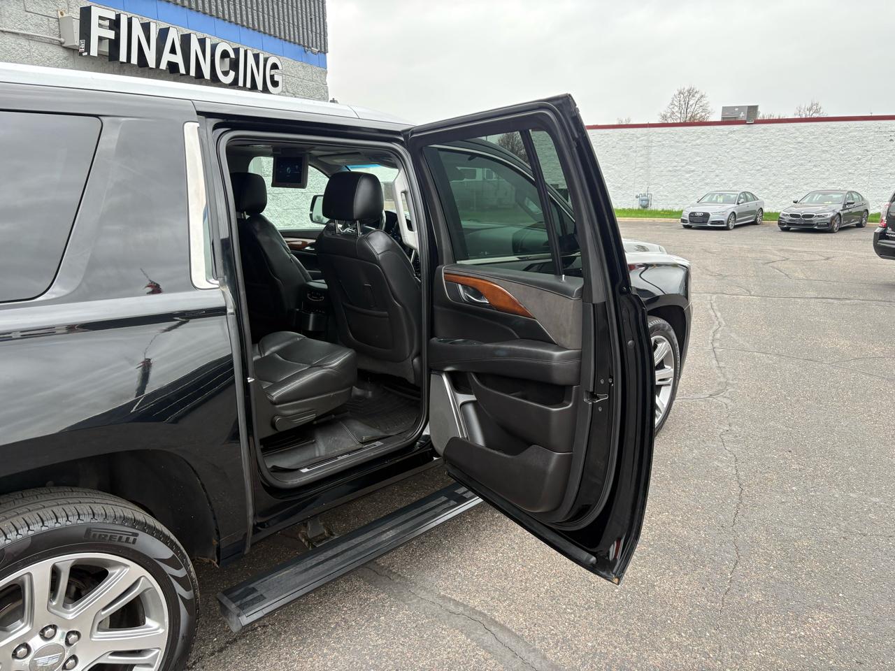 Cadillac Escalade ESV 4WD 4dr Premium Luxury 2017