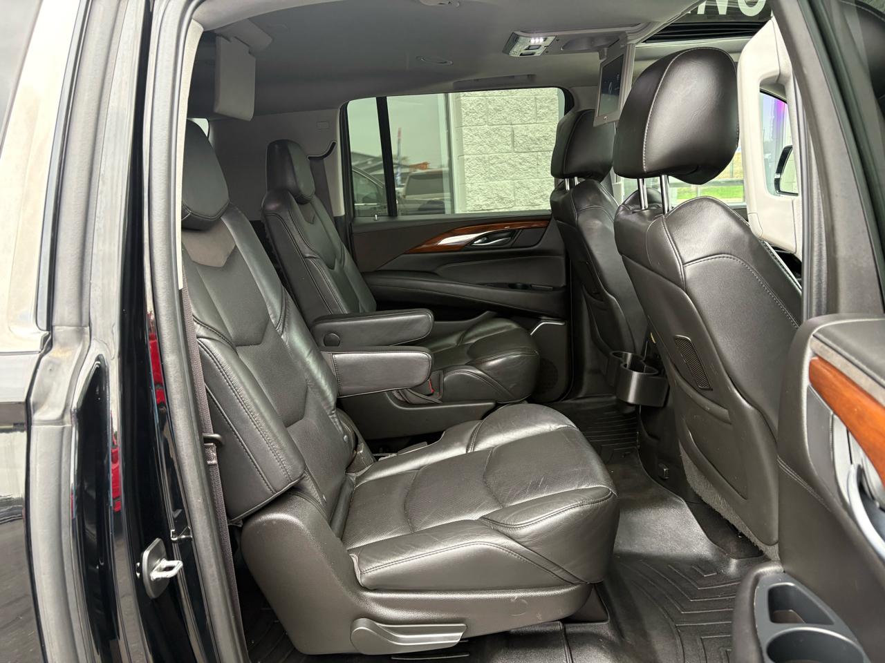 Cadillac Escalade ESV 4WD 4dr Premium Luxury 2017