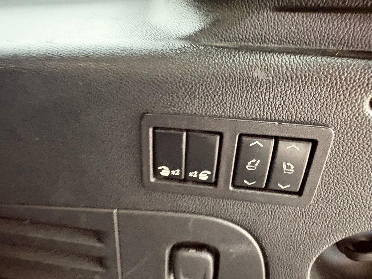 Cadillac Escalade ESV 4WD 4dr Premium Luxury 2017