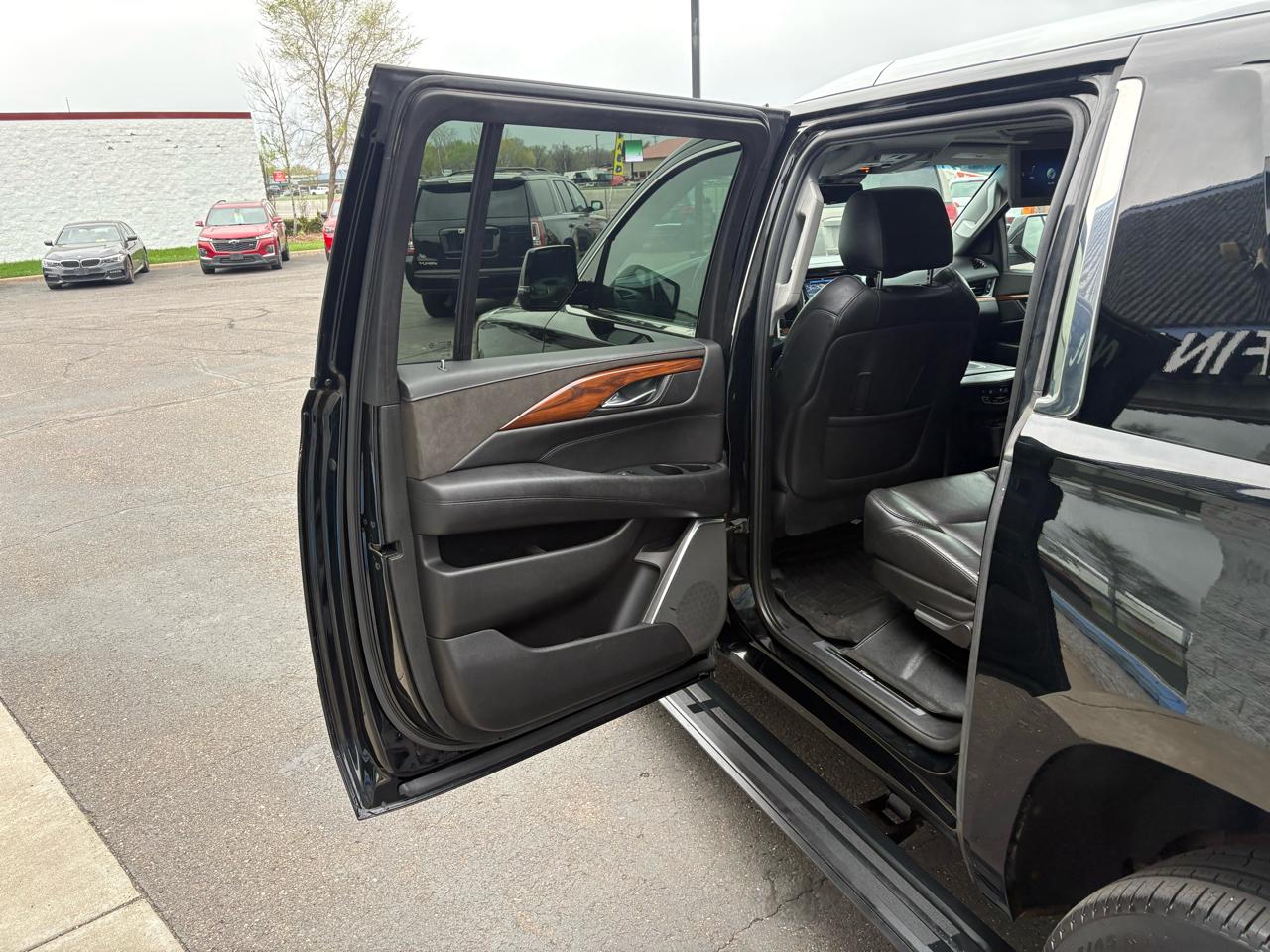 Cadillac Escalade ESV 4WD 4dr Premium Luxury 2017