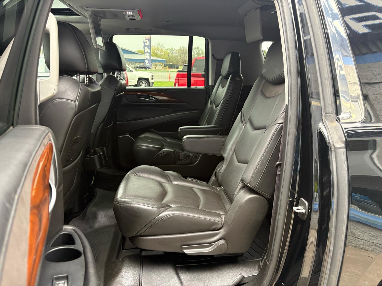 Cadillac Escalade ESV 4WD 4dr Premium Luxury 2017