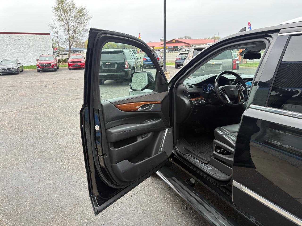 Cadillac Escalade ESV 4WD 4dr Premium Luxury 2017