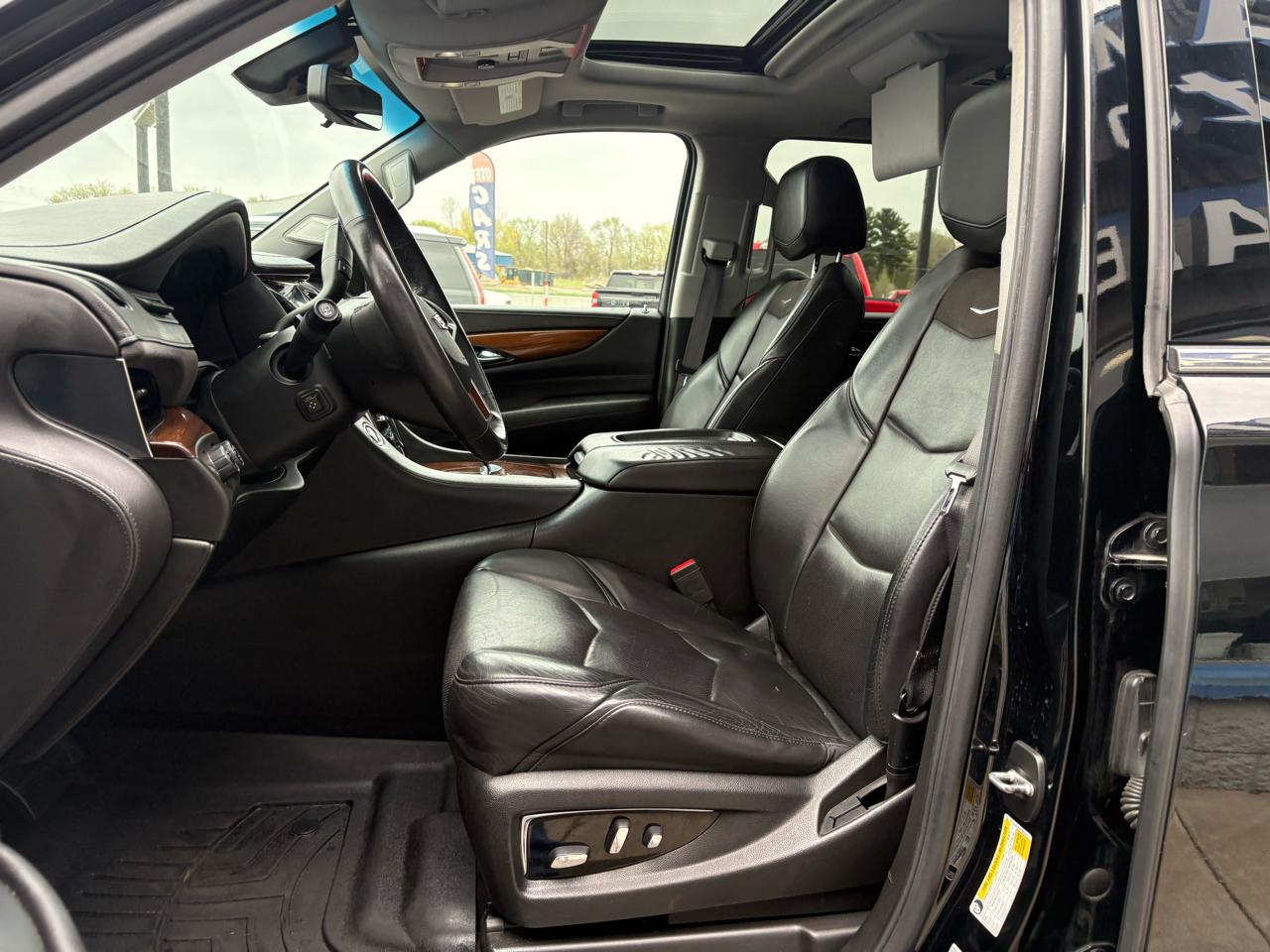 Cadillac Escalade ESV 4WD 4dr Premium Luxury 2017