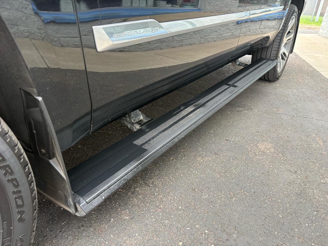 Cadillac Escalade ESV 4WD 4dr Premium Luxury 2017