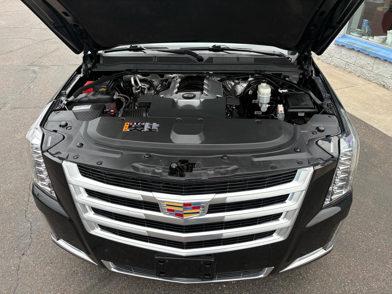 Cadillac Escalade ESV 4WD 4dr Premium Luxury 2017