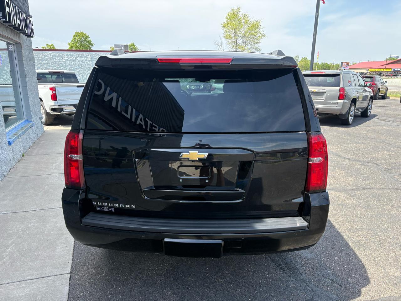 Chevrolet Suburban 4WD 4dr LT 2015