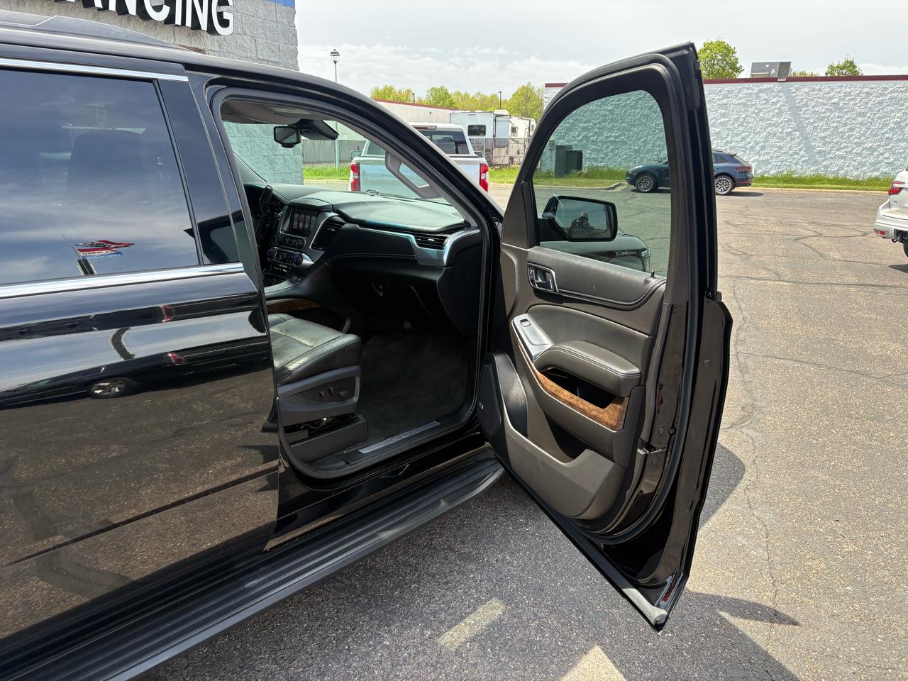 Chevrolet Suburban 4WD 4dr LT 2015