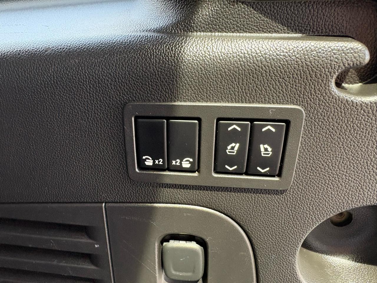 Chevrolet Suburban 4WD 4dr LT 2015
