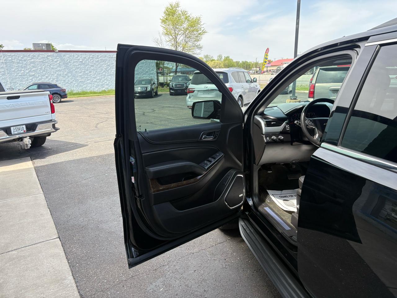 Chevrolet Suburban 4WD 4dr LT 2015
