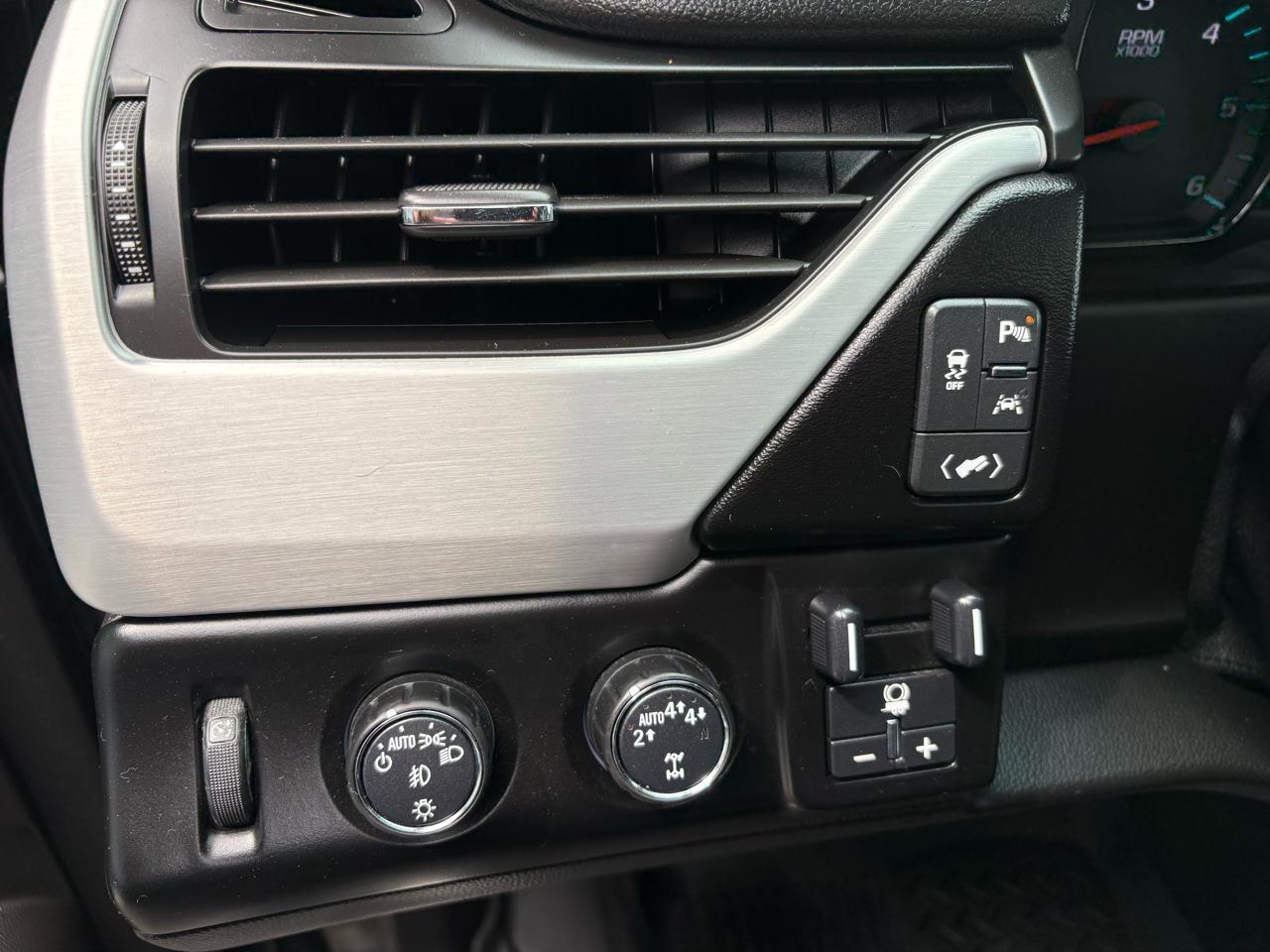 GMC Yukon 4WD 4dr SLT 2017