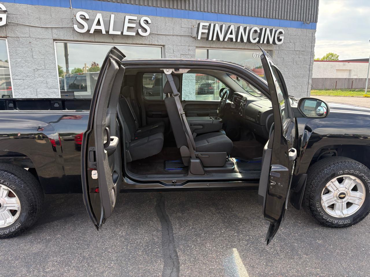 Chevrolet Silverado 1500 4WD Ext Cab 143.5" LT 2013