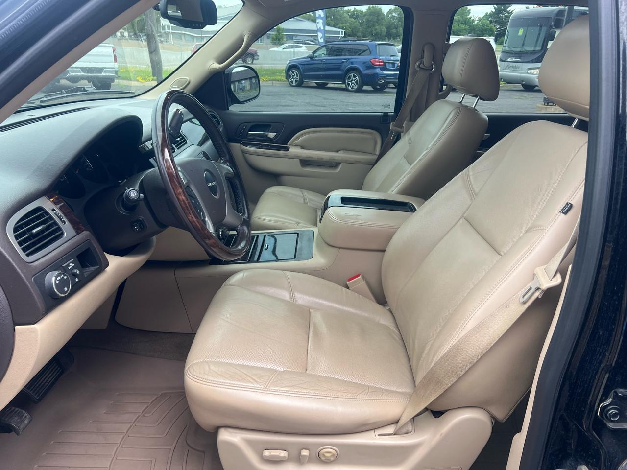 GMC Yukon XL AWD 4dr Denali 2014