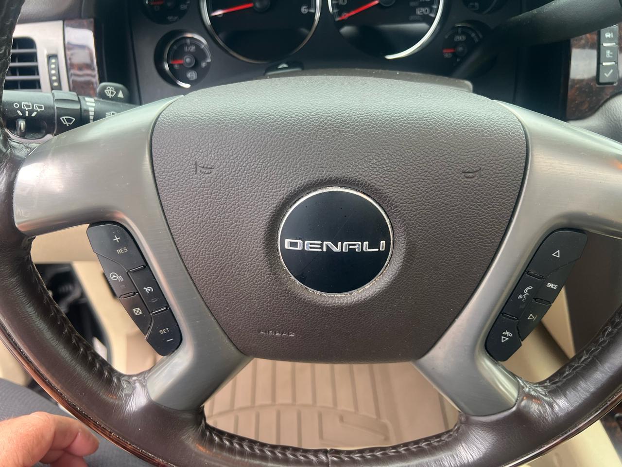 GMC Yukon XL AWD 4dr Denali 2014