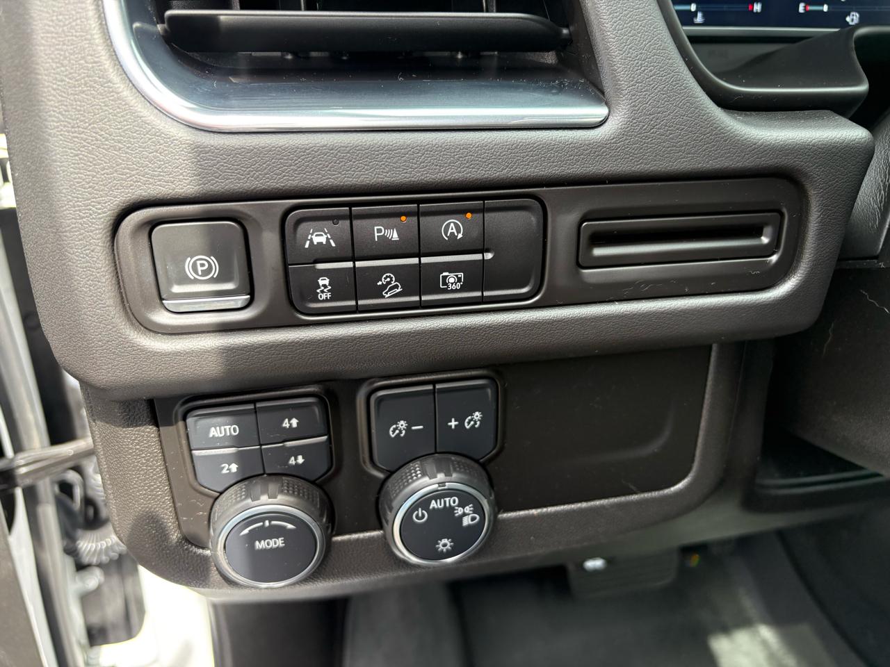 Chevrolet Suburban 4WD 4dr Z71 2023