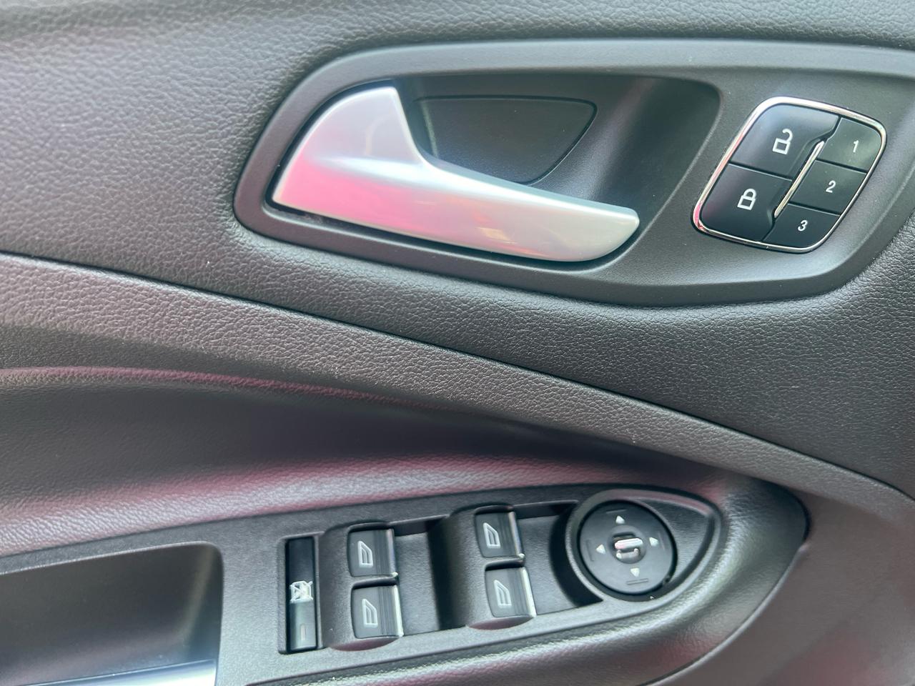 Ford Escape 4WD 4dr Titanium 2015