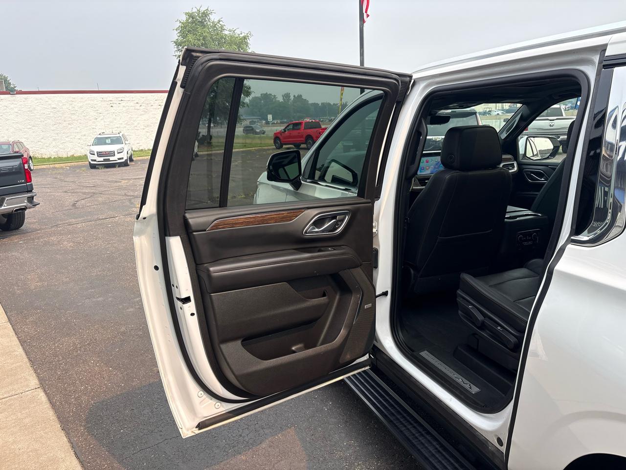 Chevrolet Suburban 4WD 4dr High Country 2021