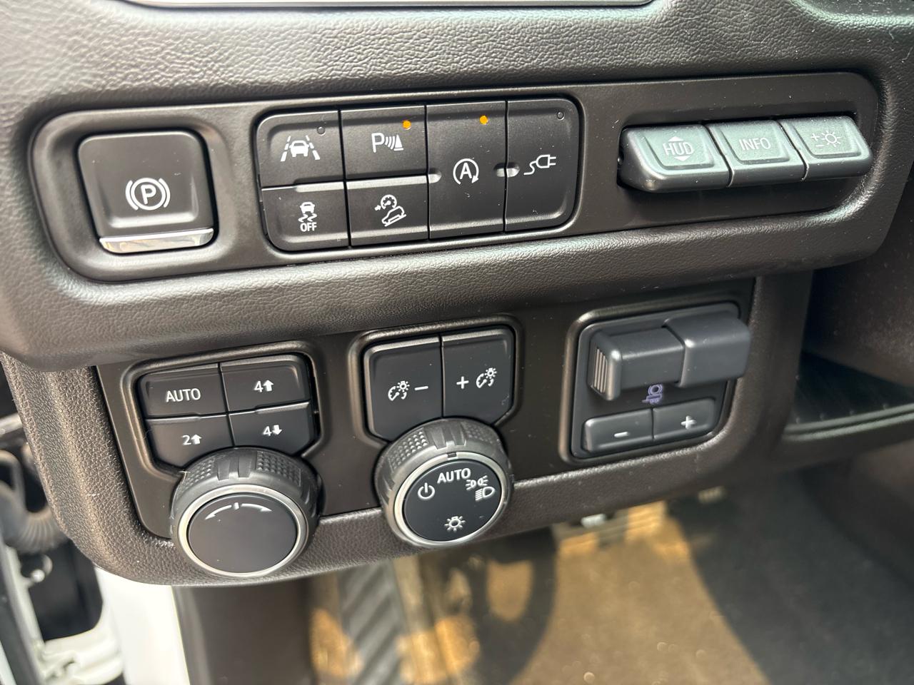Chevrolet Suburban 4WD 4dr High Country 2021