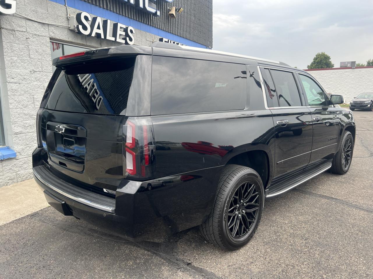 Chevrolet Suburban 4WD 4dr 1500 Premier 2017