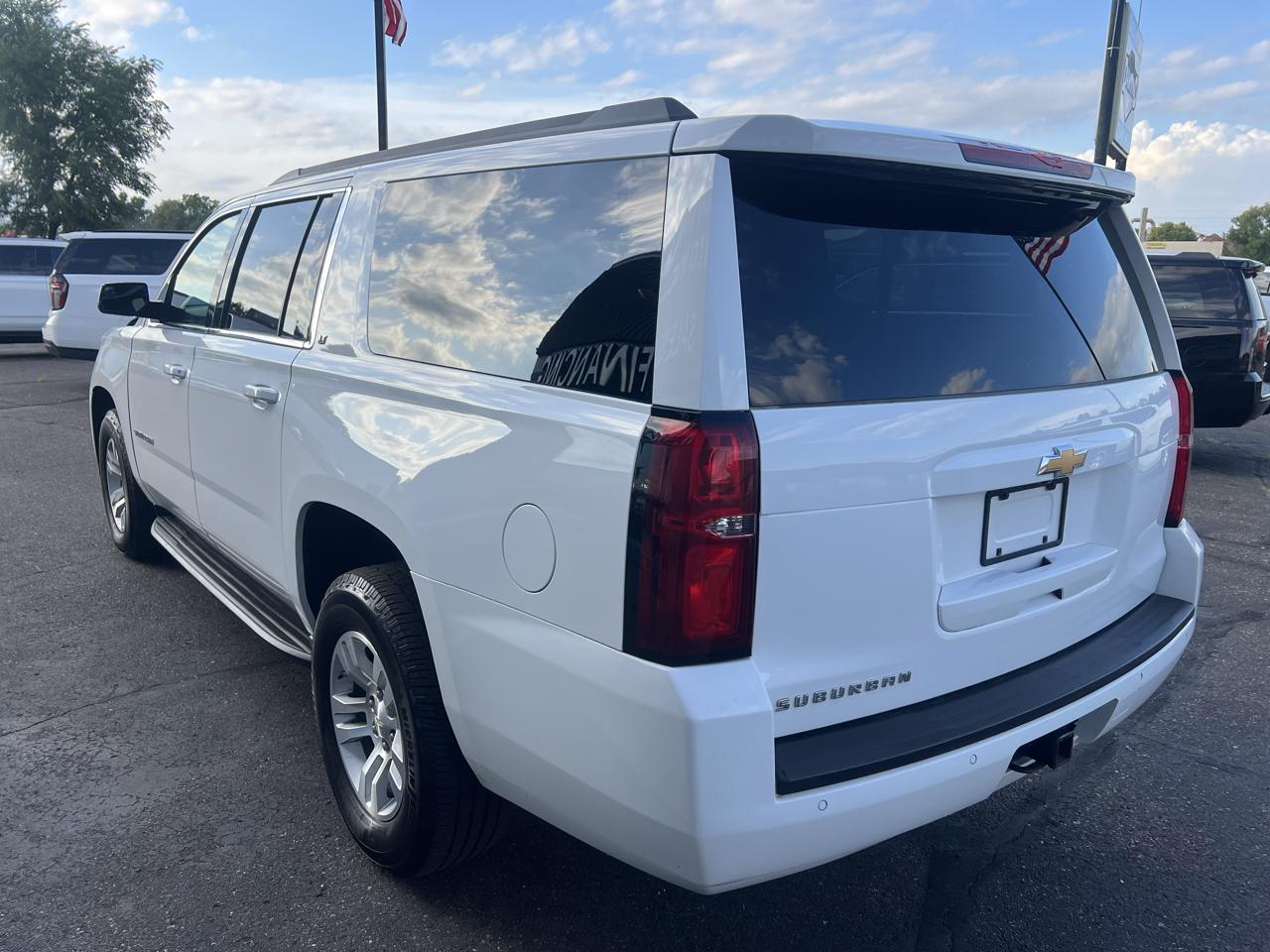 Chevrolet Suburban 4WD 4dr 1500 LT 2018