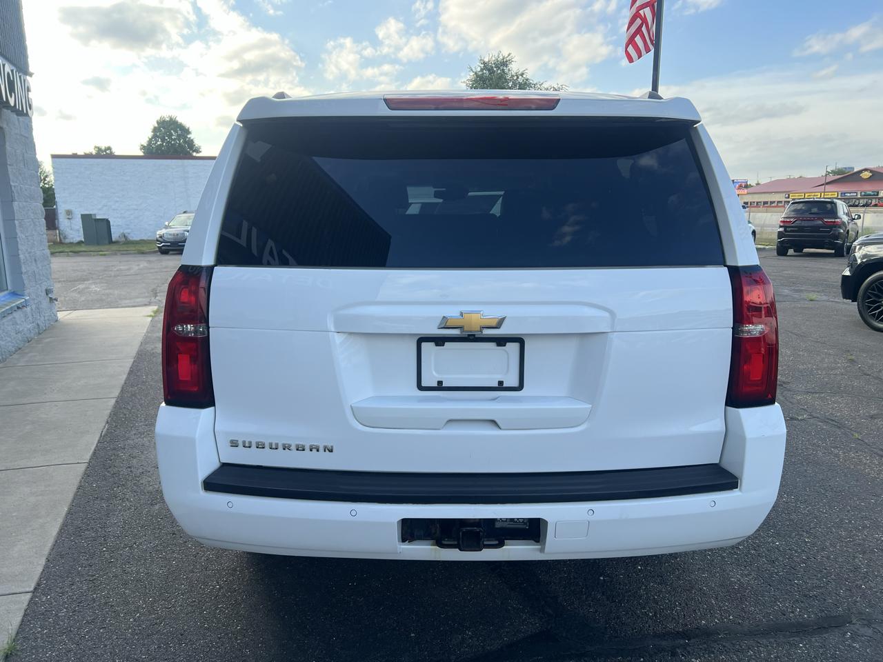 Chevrolet Suburban 4WD 4dr 1500 LT 2018