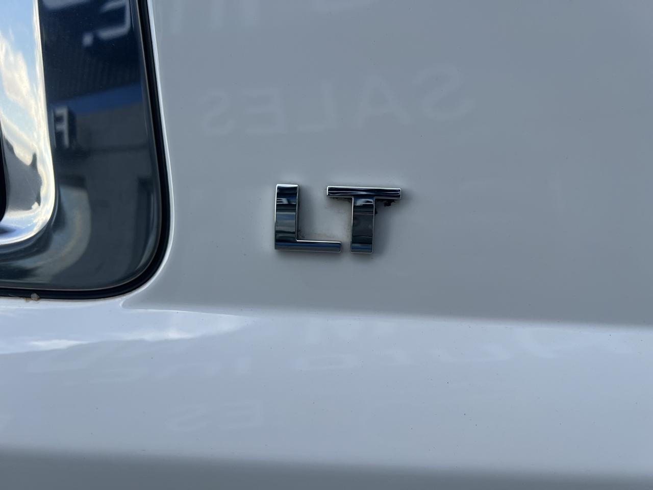 Chevrolet Suburban 4WD 4dr 1500 LT 2018