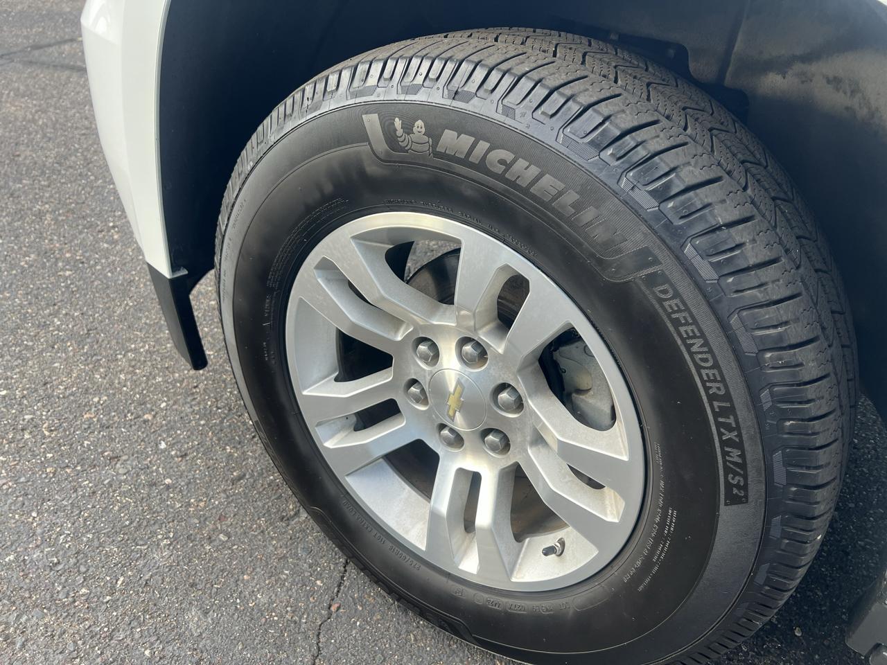Chevrolet Suburban 4WD 4dr 1500 LT 2018