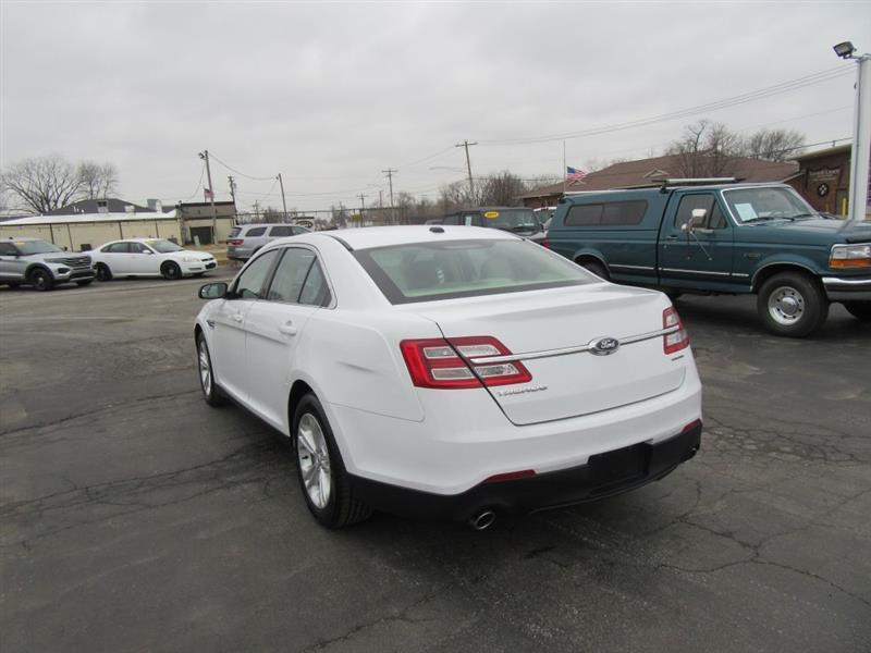 Ford Taurus  2015