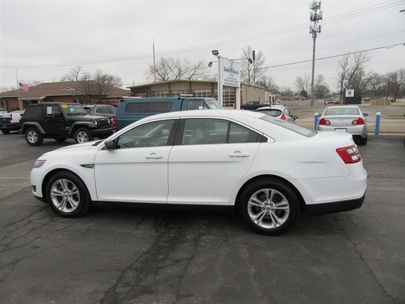 Ford Taurus  2015