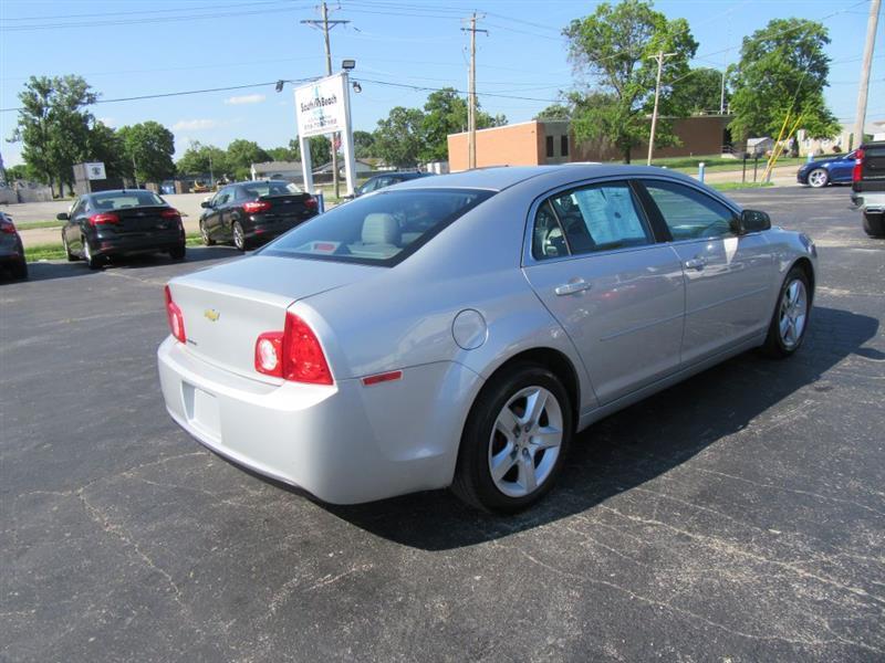 Chevrolet Malibu  2012