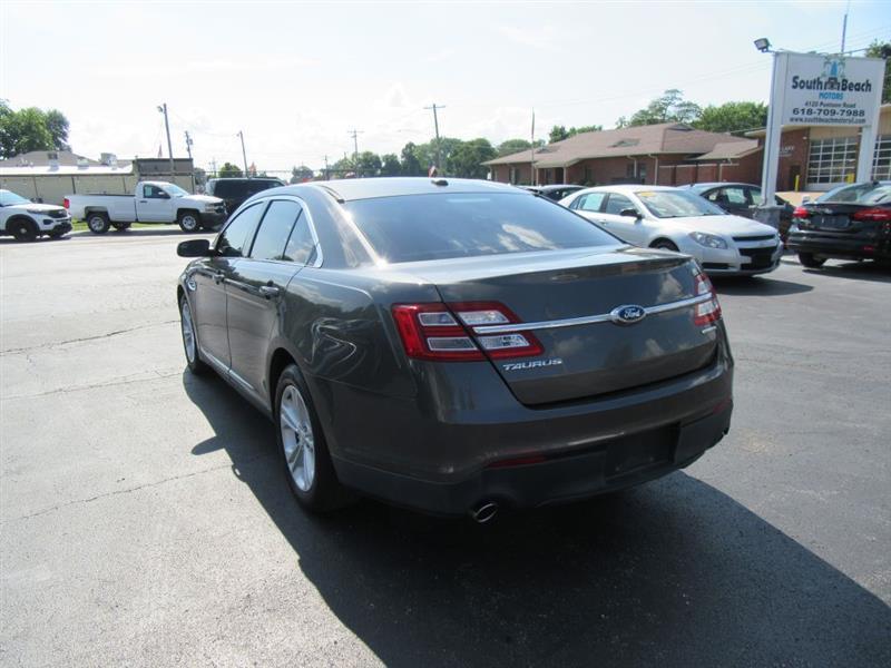 Ford Taurus  2015