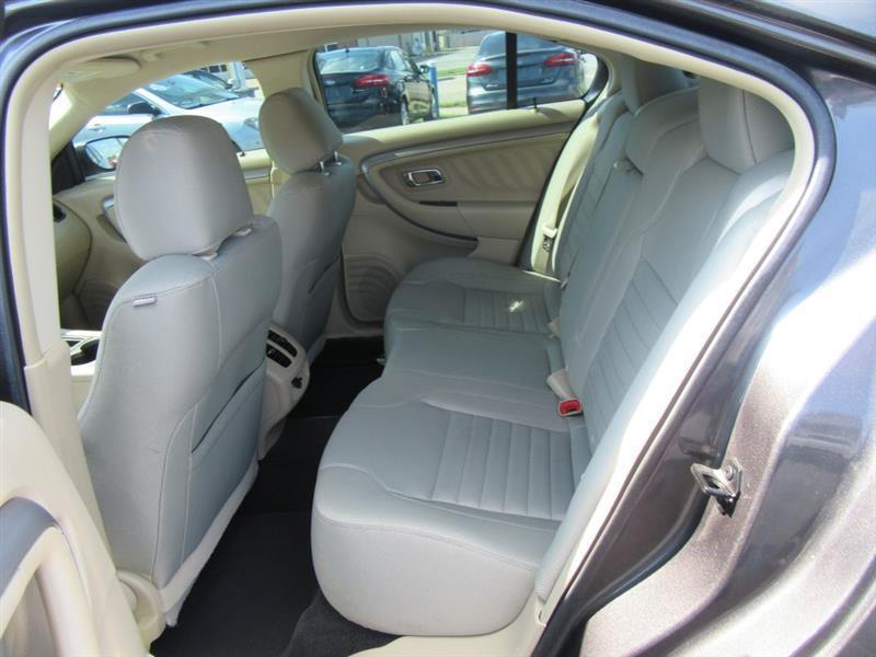 Ford Taurus  2015