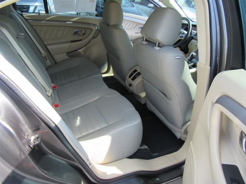 Ford Taurus  2015