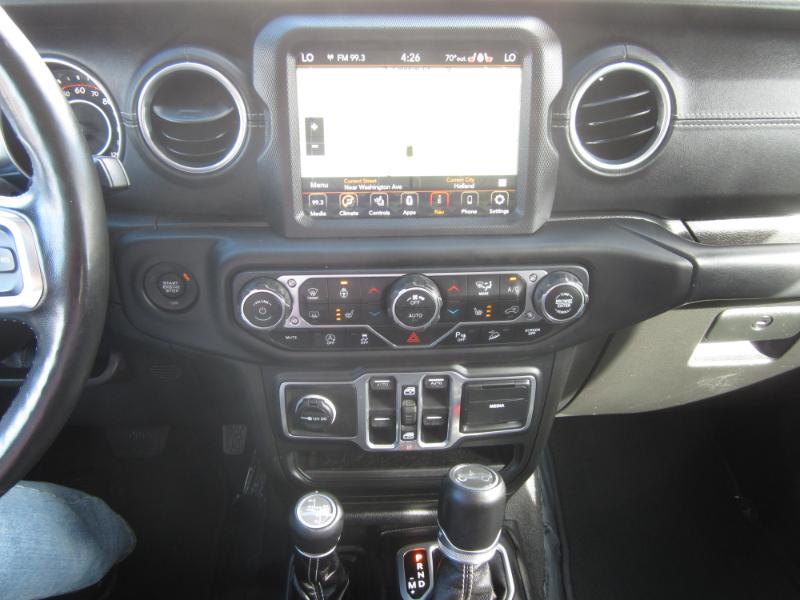 2018 Jeep Wrangler Unlimited Sahara photo 31