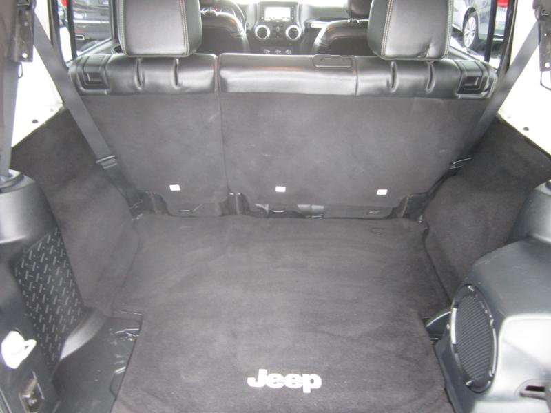 Jeep Wrangler 4WD 4dr Unlimited Sahara 2014