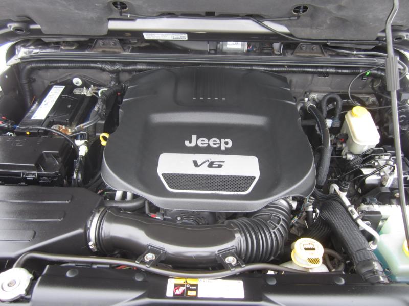 Jeep Wrangler 4WD 4dr Unlimited Sahara 2014