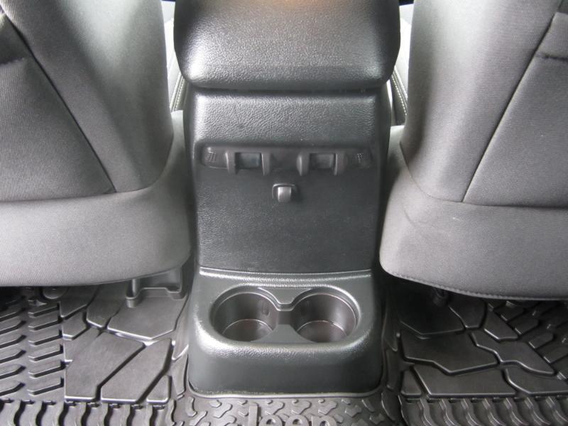 Jeep Wrangler 4WD 4dr Unlimited Sahara 2016