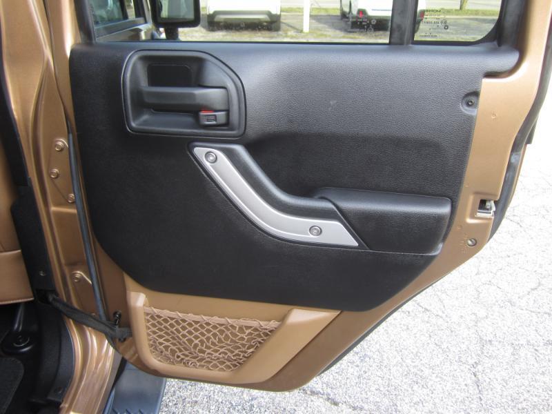 Jeep Wrangler 4WD 4dr Unlimited Sahara 2015