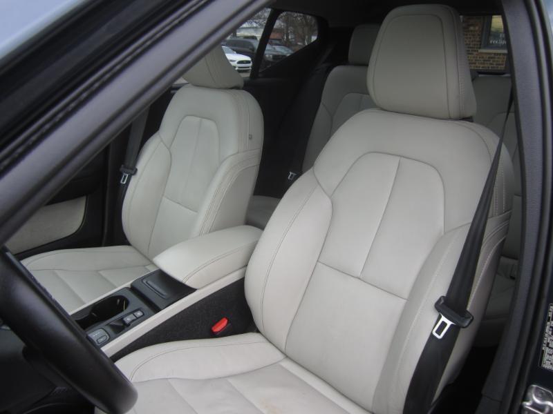 Volvo XC40 T5 Momentum AWD 2021