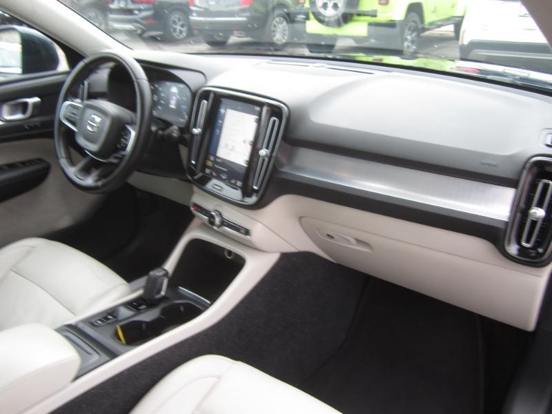 Volvo XC40 T5 Momentum AWD 2021