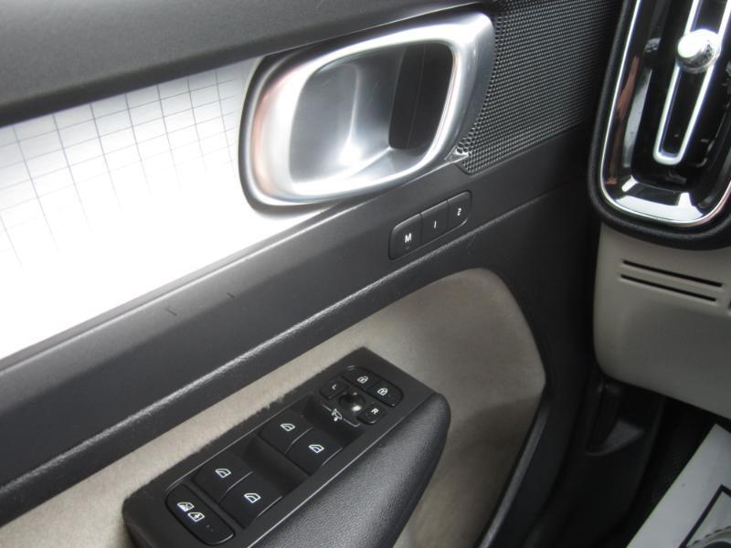 Volvo XC40 T5 Momentum AWD 2021