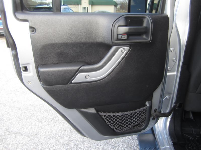 Jeep Wrangler 4WD 4dr Unlimited Sahara 2015