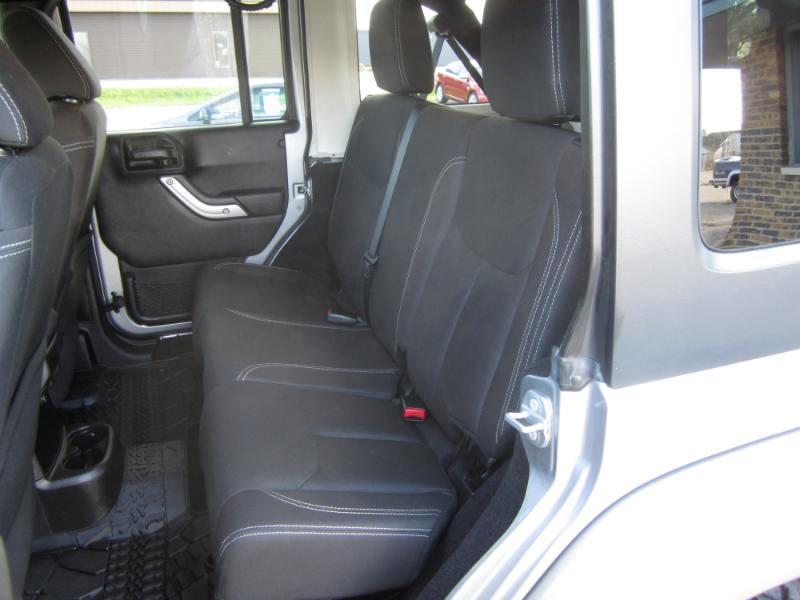 Jeep Wrangler 4WD 4dr Unlimited Sahara 2015