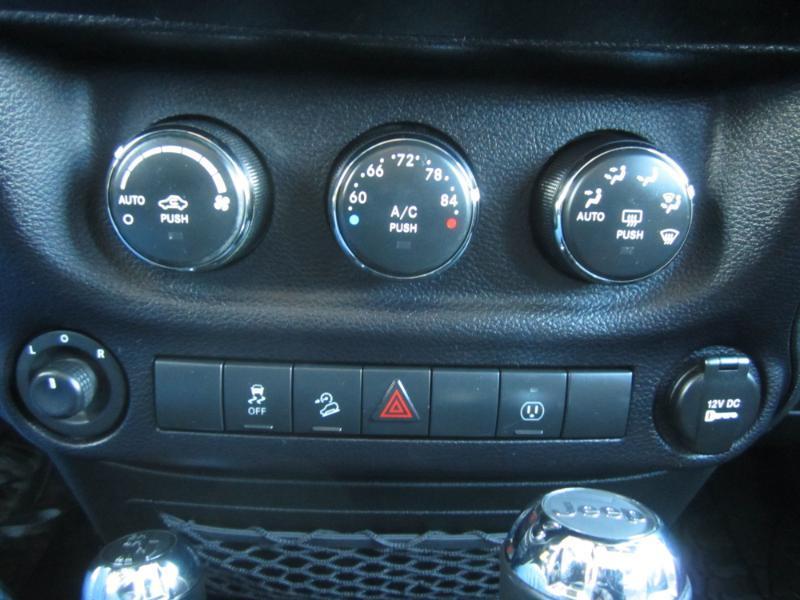 Jeep Wrangler 4WD 4dr Unlimited Sahara 2015