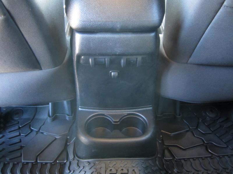 Jeep Wrangler 4WD 4dr Unlimited Sahara 2015