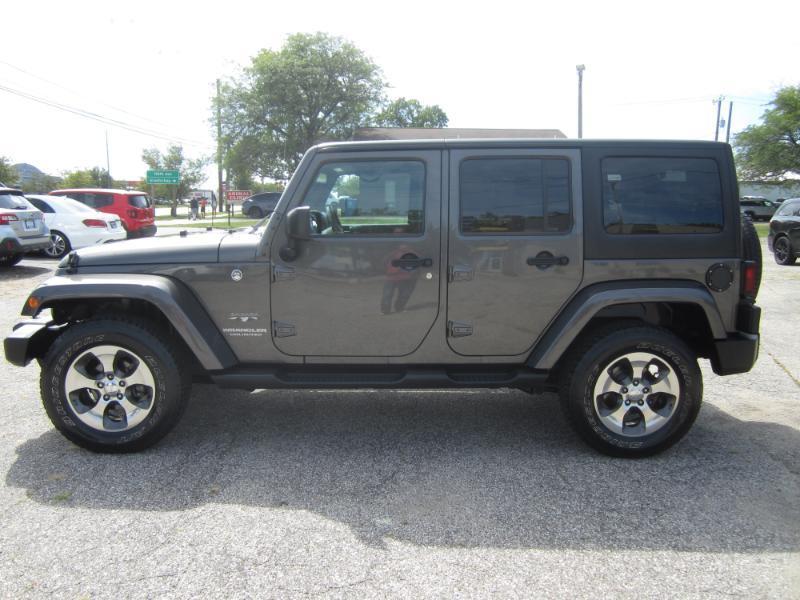 Jeep Wrangler 4WD 4dr Unlimited Sahara 2017