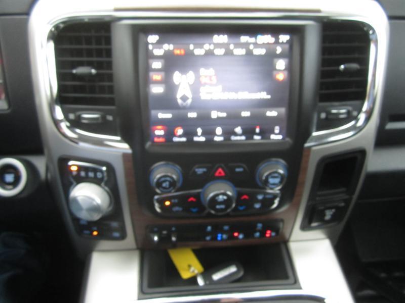 RAM 1500 Laramie Crew Cab 4WD 2018