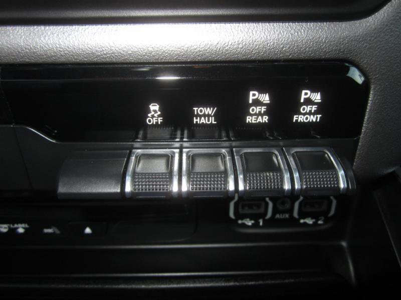 RAM 1500 Big Horn Crew Cab 4WD 2019