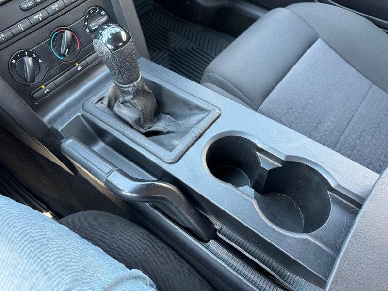 Ford Mustang V6 Standard Coupe 2006