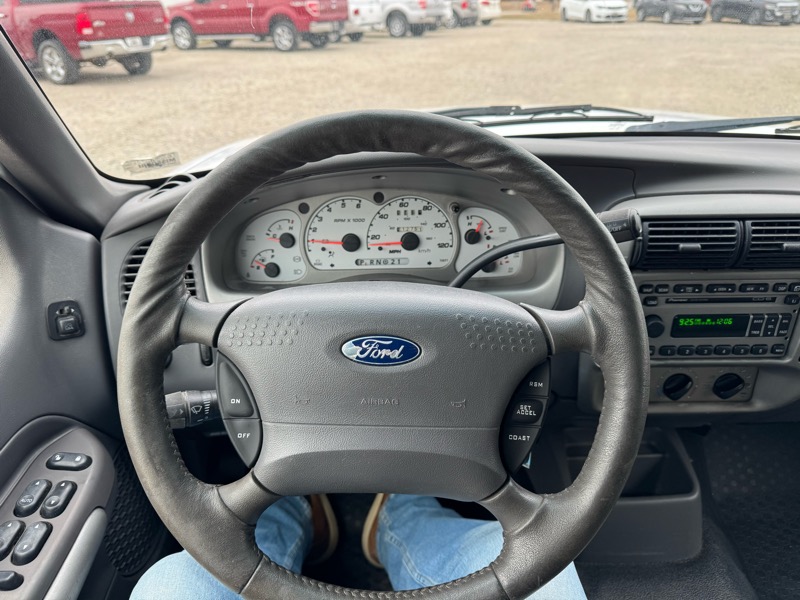 Ford Explorer Sport Trac 4WD 2002